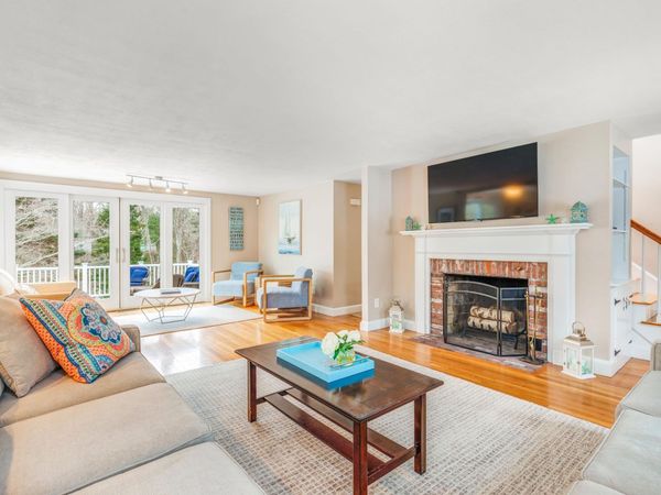 1 Fox Lane, Falmouth, MA 02540