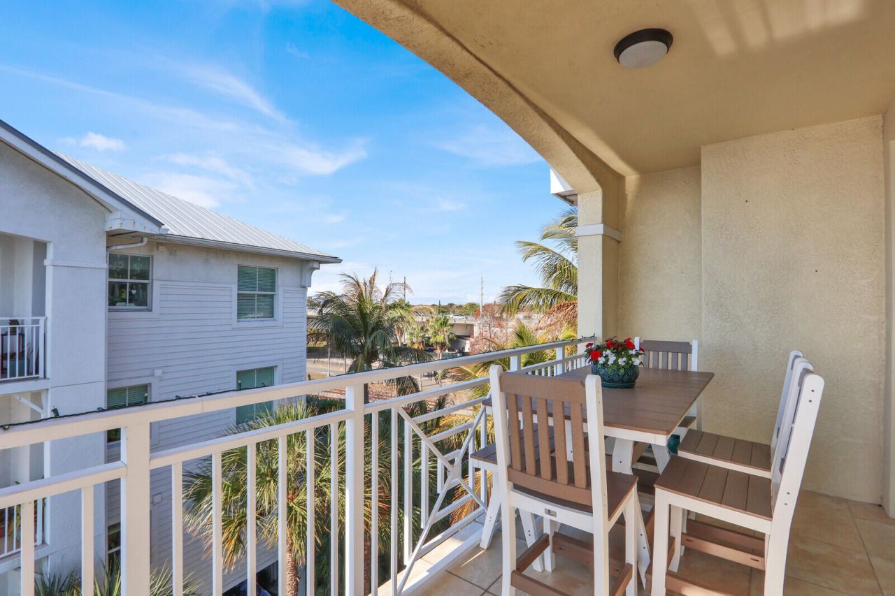775 NW Flagler Avenue, Unit 403, Stuart, FL 34994 Photo