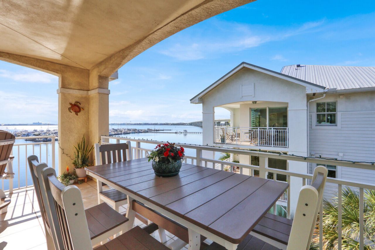 775 NW Flagler Avenue, Unit 403, Stuart, FL 34994 Photo