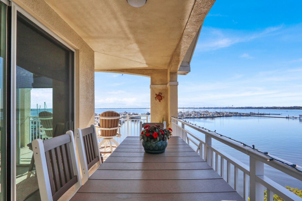 775 NW Flagler Avenue, Unit 403, Stuart, FL 34994 Photo