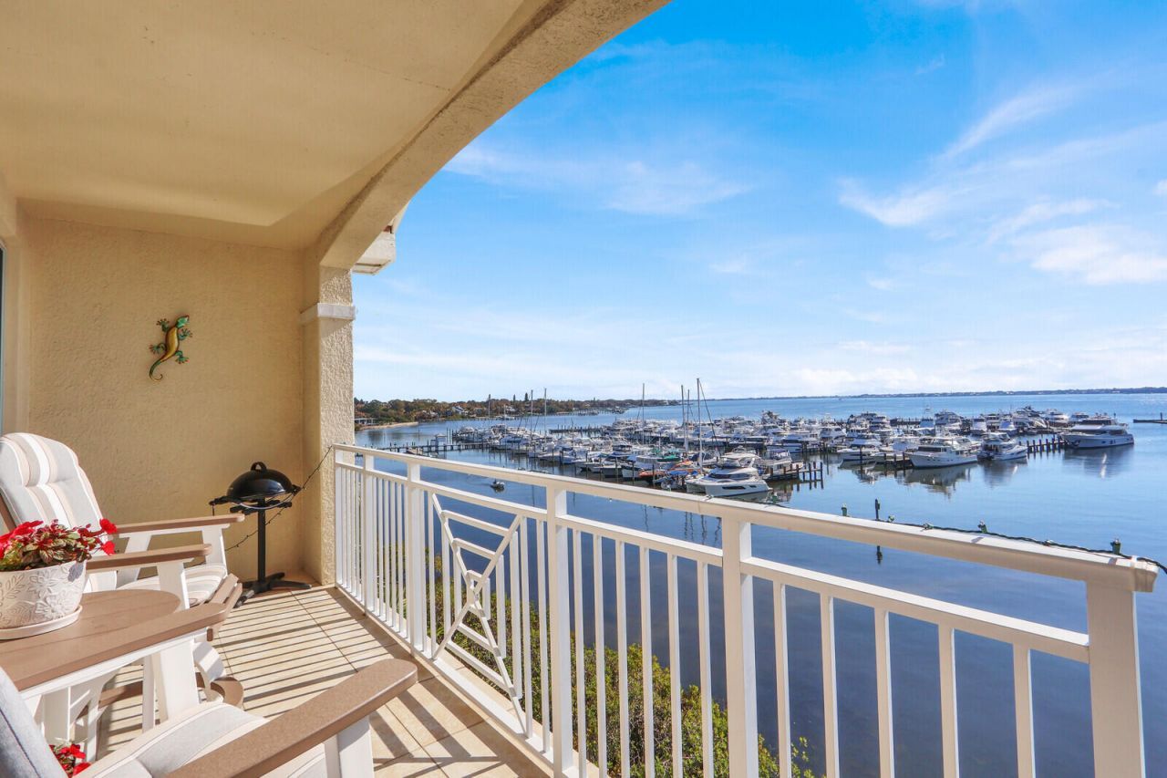 775 NW Flagler Avenue, Unit 403, Stuart, FL 34994 Photo