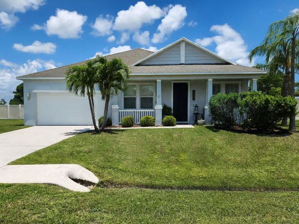 5915 NW Brianna Court, Port St. Lucie, FL 34986