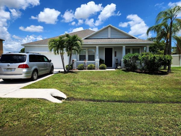 5915 NW Brianna Court, Port Saint Lucie, FL 34986