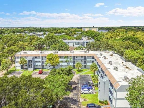 8351 Sands Point Boulevard, Unit A104, Tamarac, FL 33321