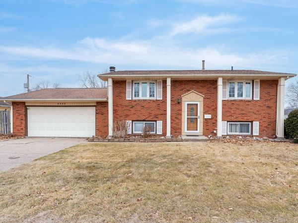 4905 50th Street, Moline, IL 61265