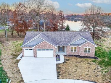 1621 GRANDLAKE Court, Pekin, IL 61554