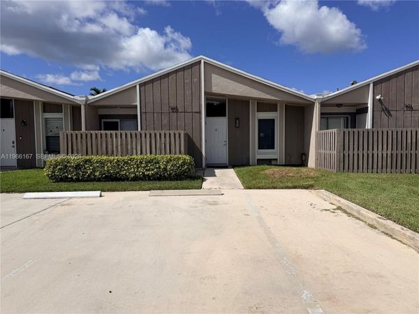 504 Woodgate Cir, Unit C, Sunrise, FL 33326