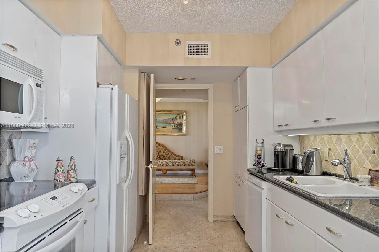 16445 Collins Ave, Unit 2328, Sunny Isles Beach, FL 33160 Photo