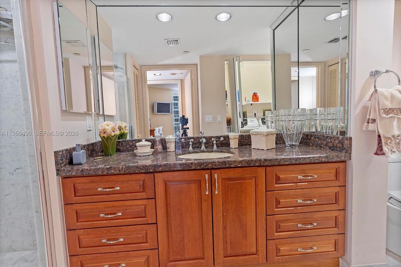 16445 Collins Ave, Unit 2328, Sunny Isles Beach, FL 33160 Photo