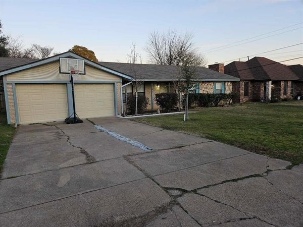 808 Mccurry Avenue, Bedford, TX 76022