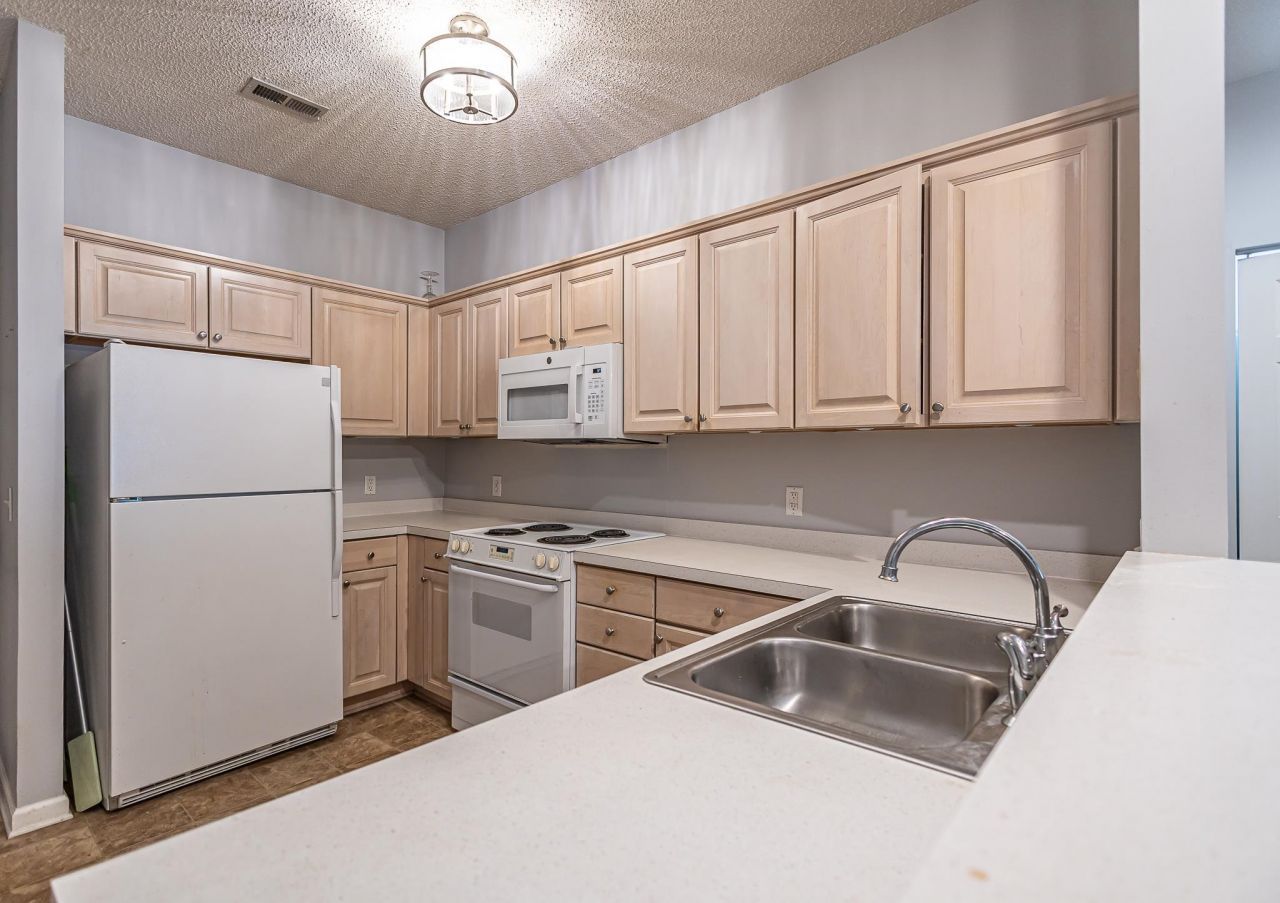 5209 Sweetwater Blvd. Photo 9