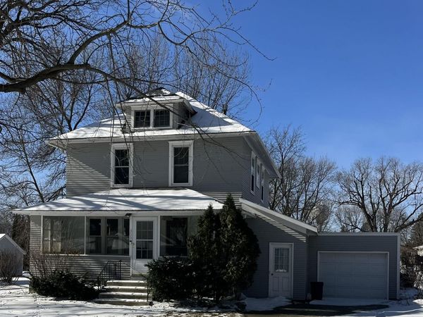 303 N Lincoln Ave , Graettinger, IA 51342