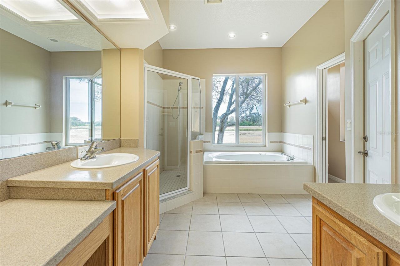 12124 94th Way, Largo, FL 33773 Photo