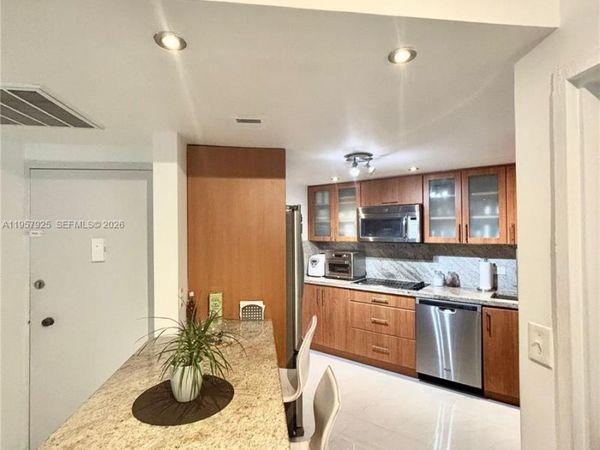 999 Brickell Bay Dr, Unit 1905, Miami, FL 33131