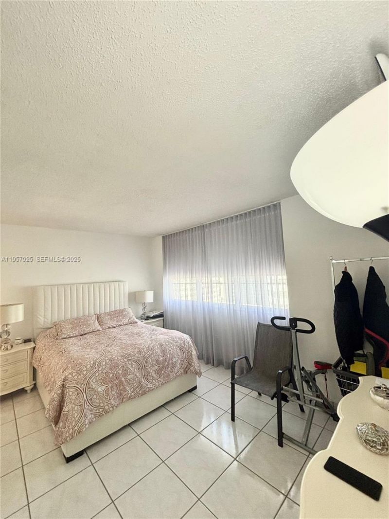 999 Brickell Bay Dr, Unit 1905, Miami, FL 33131 Photo