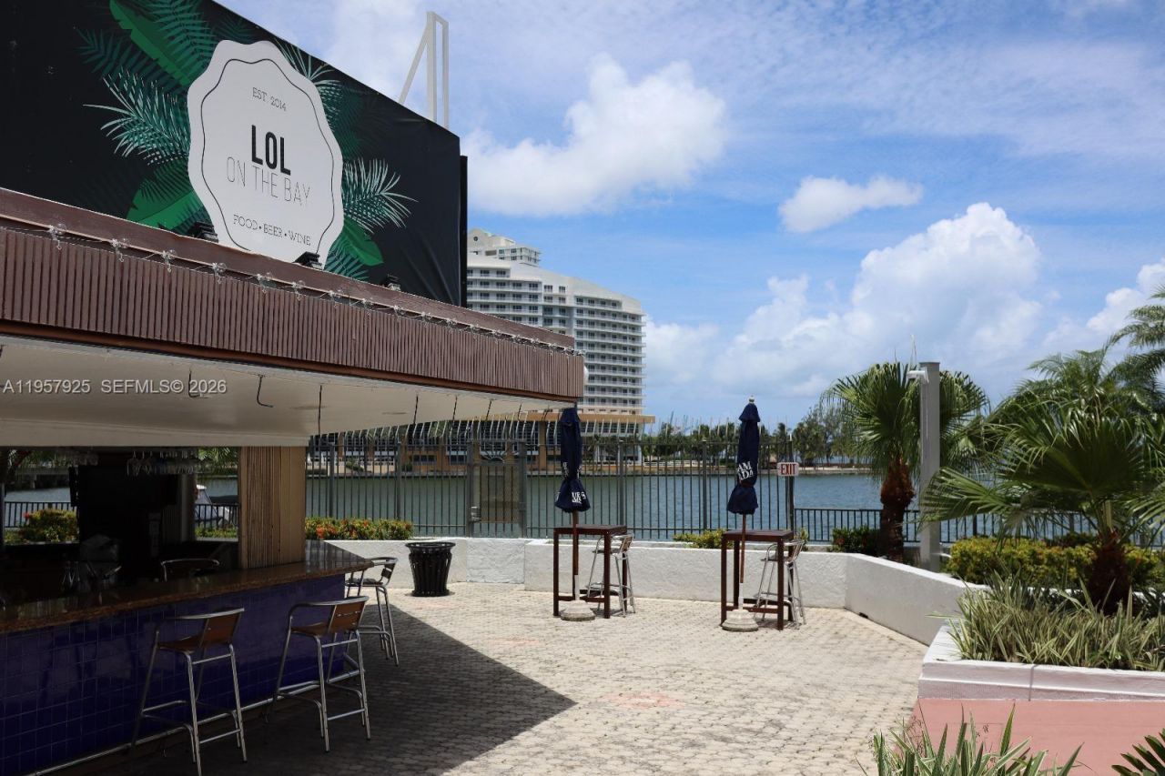 999 Brickell Bay Dr, Unit 1905, Miami, FL 33131 Photo