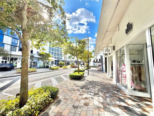 3530 NW 83 , Doral, FL 33122