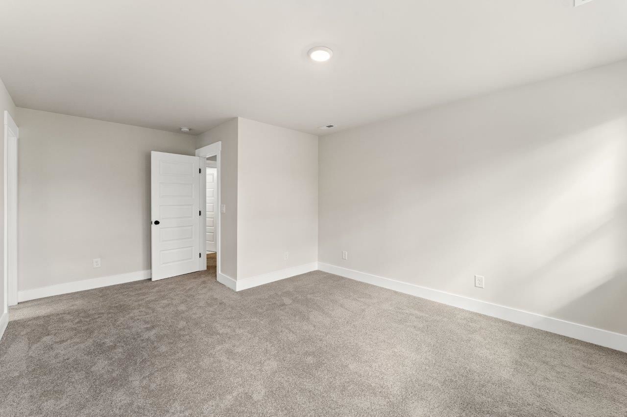 69 Madison Dr. Photo 15