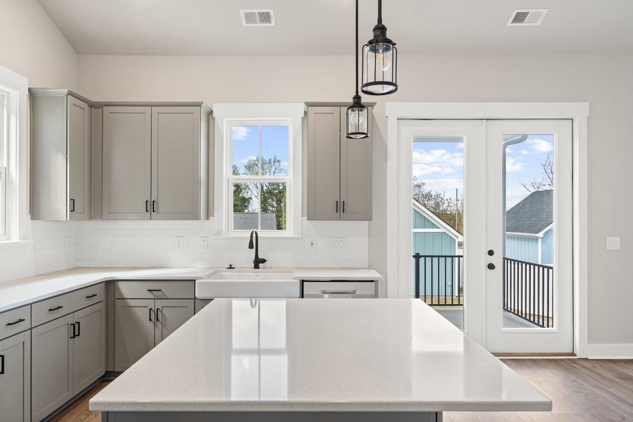 69 Madison Dr. Photo 9