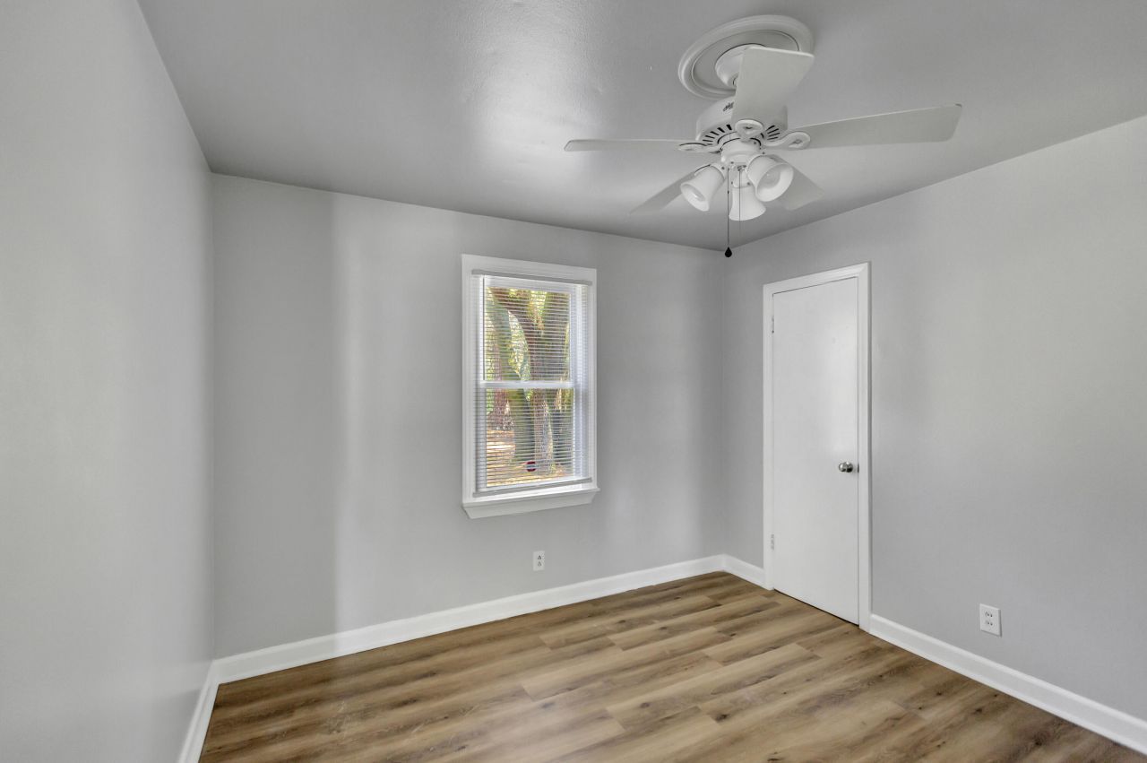 848 Savage Road Photo 13