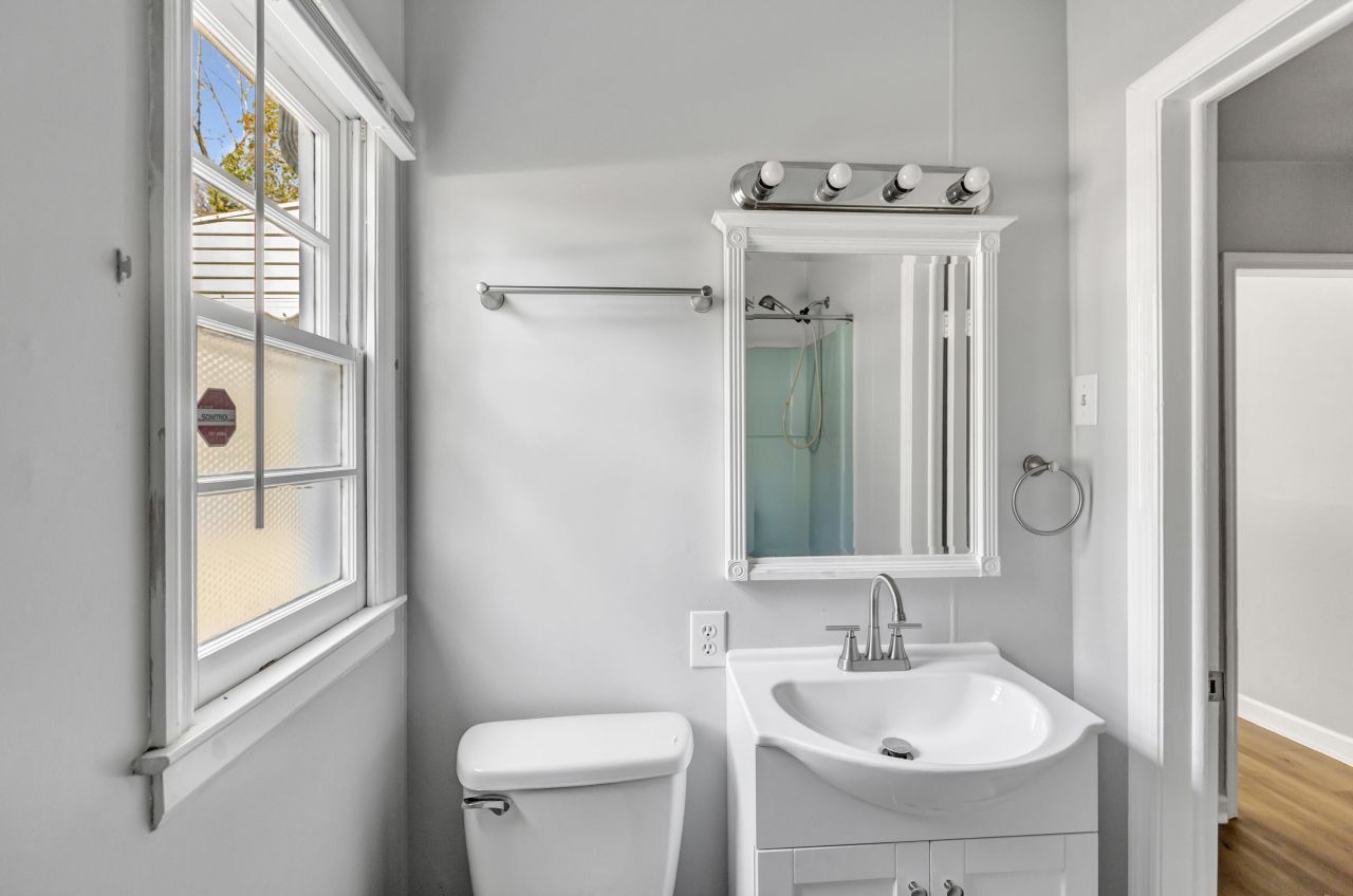 848 Savage Road Photo 15