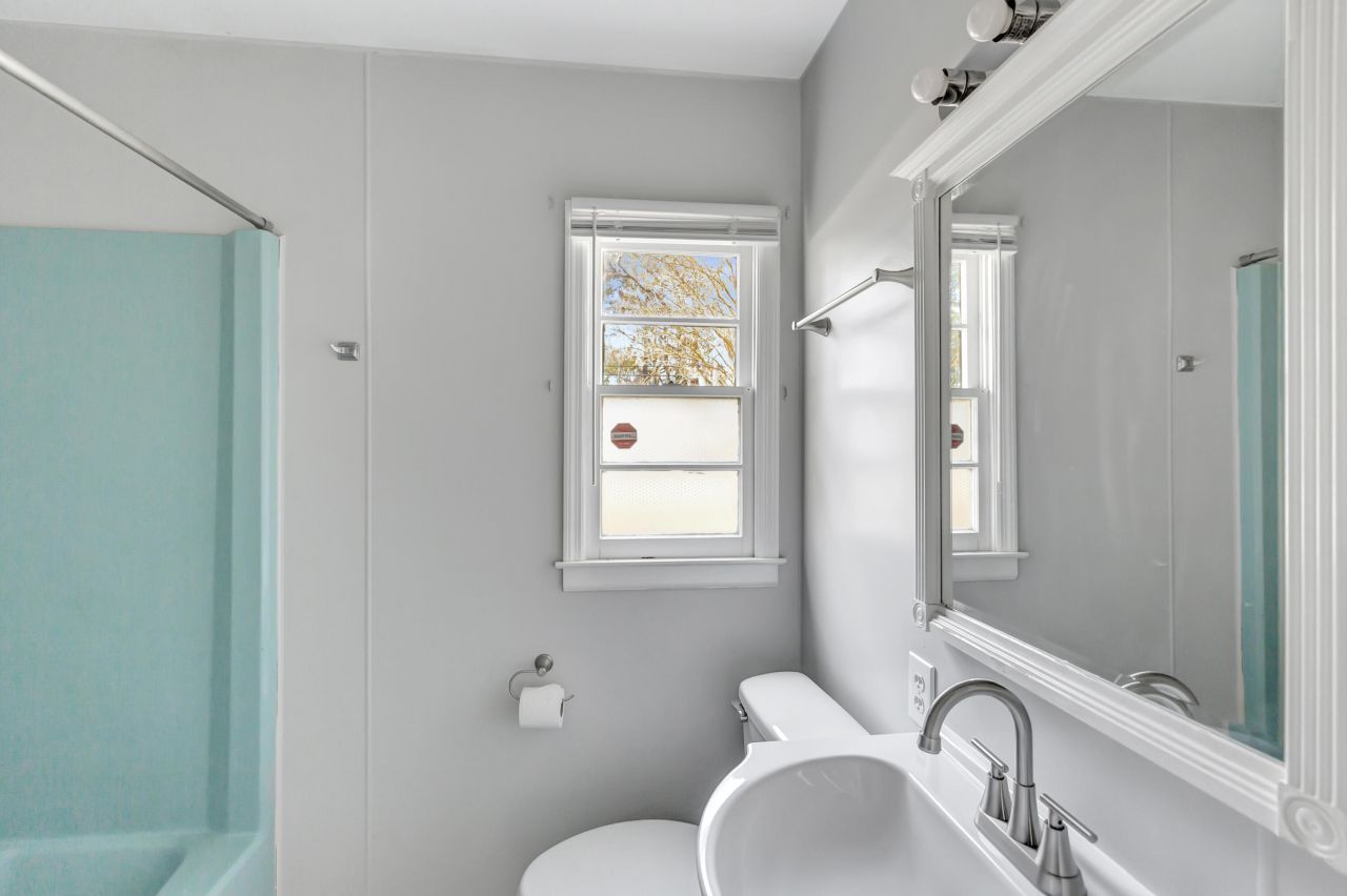 848 Savage Road Photo 16