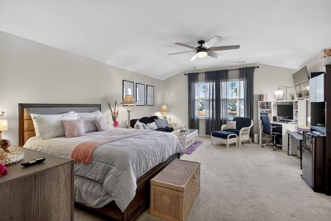 720 Newbury Street Photo 40