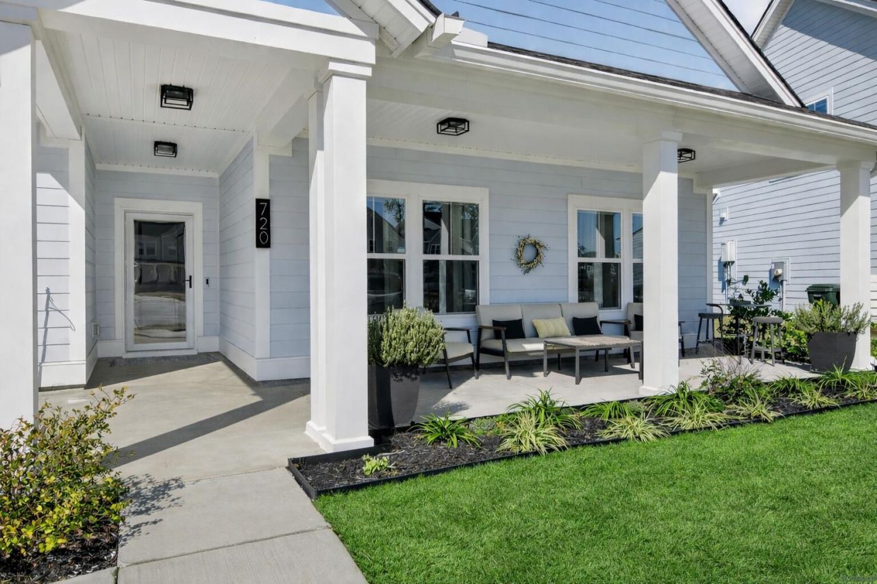 720 Newbury Street Photo 6