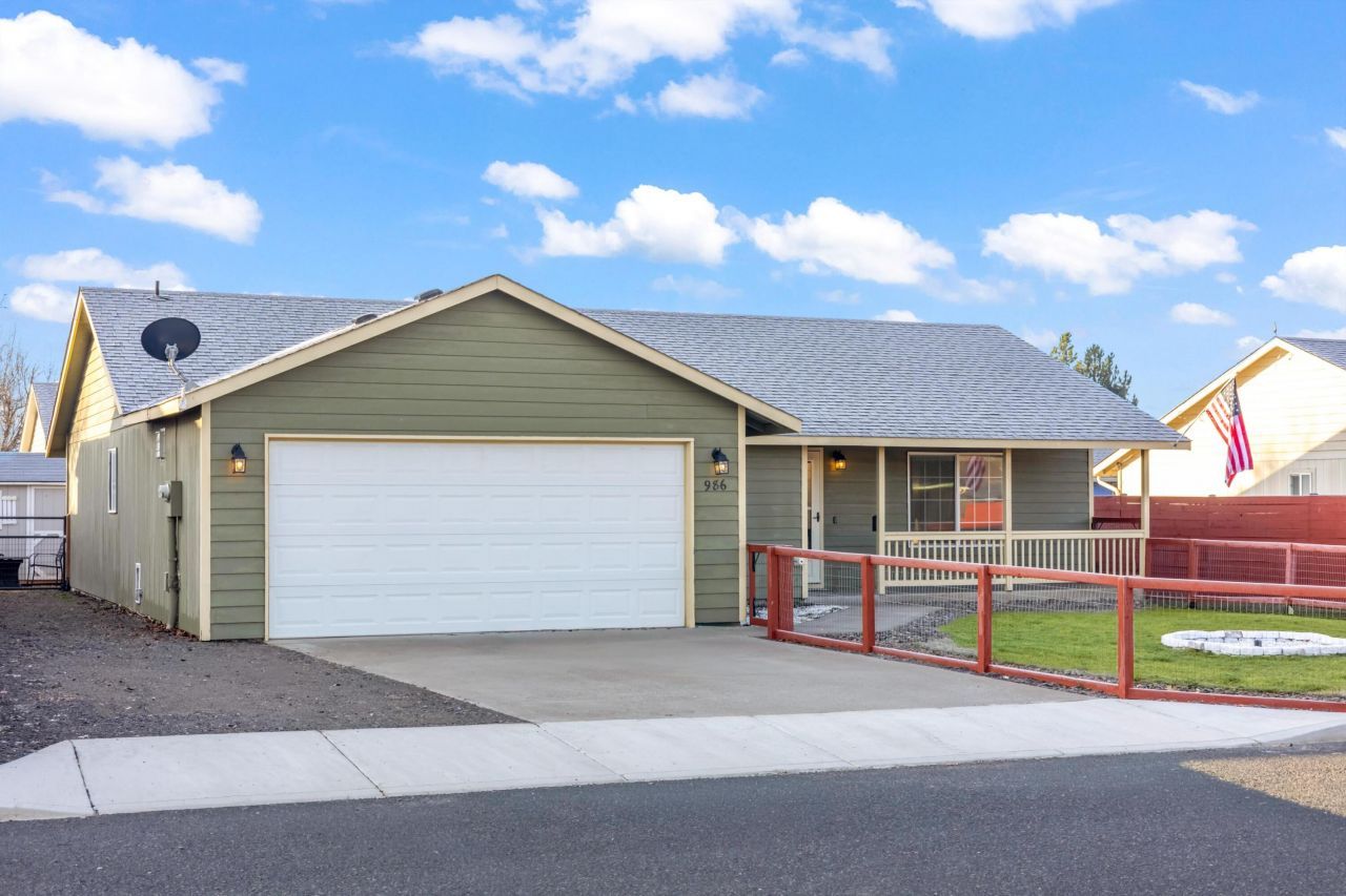 986 NE Mahogany Street, Prineville, OR 97754 Main Photo