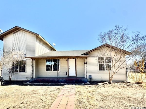 19524 S Benton, Lytle, TX 78052