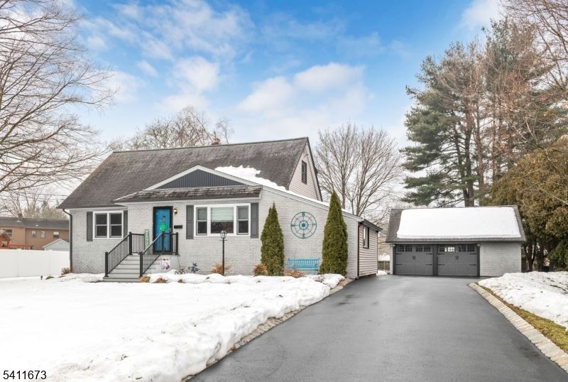 19 Colfax Dr, Pequannock, NJ 07440 Main Photo