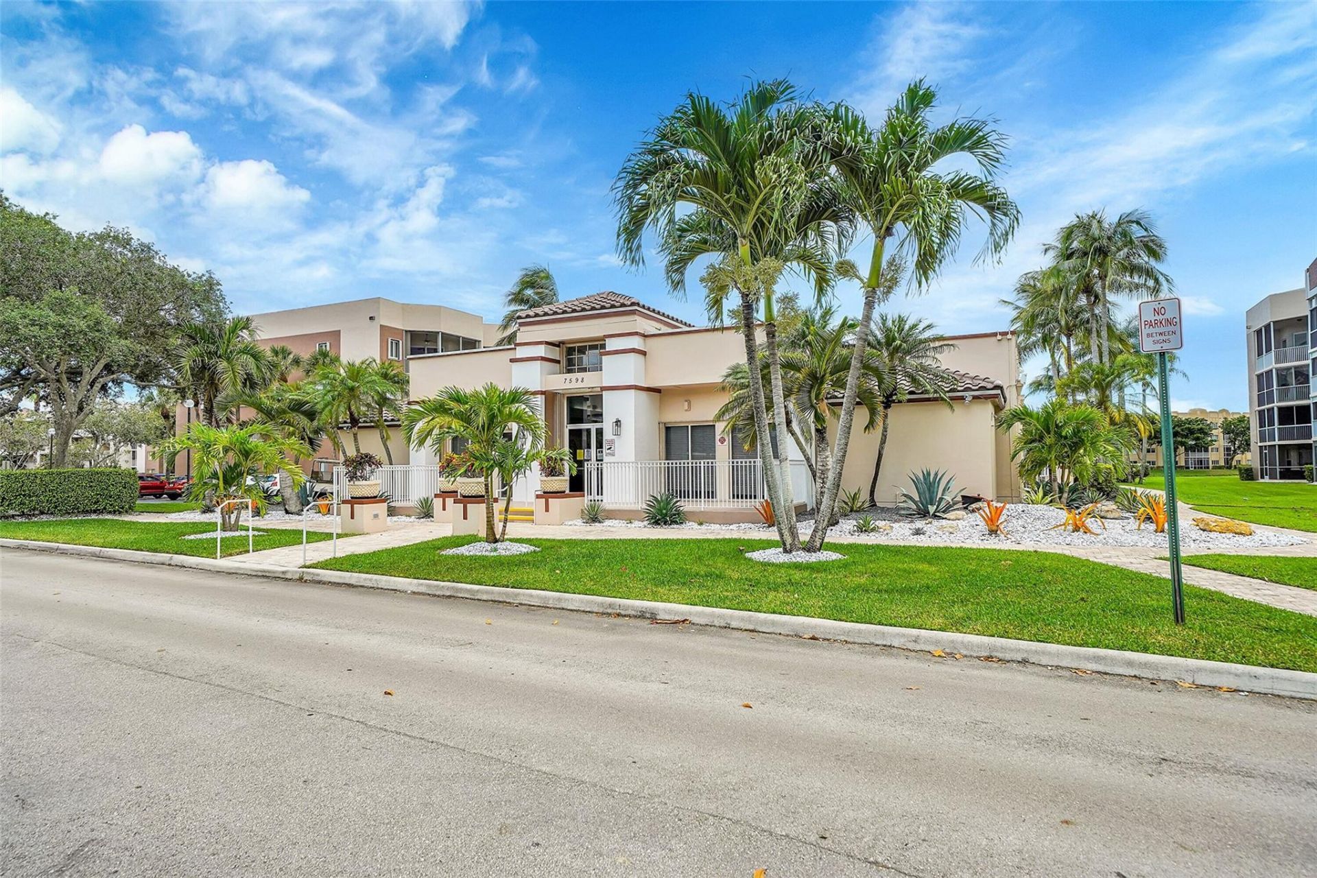 7555 Fairfax Drive, Unit 214, Tamarac, FL 33321 Photo