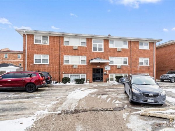10123 Hartford Court, Unit GC, Schiller Park, IL 60176