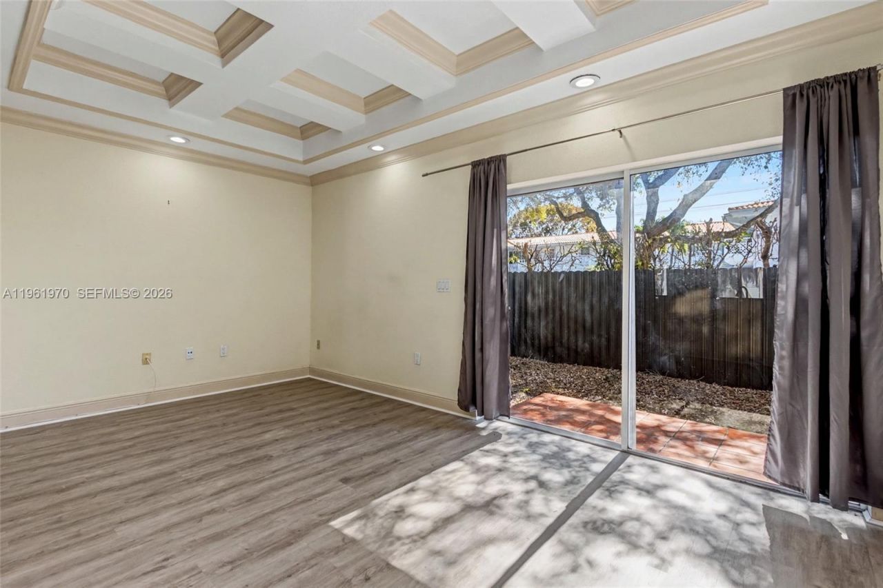 11647 NE 18th Dr , Unit 11647, North Miami, FL 33181 Photo