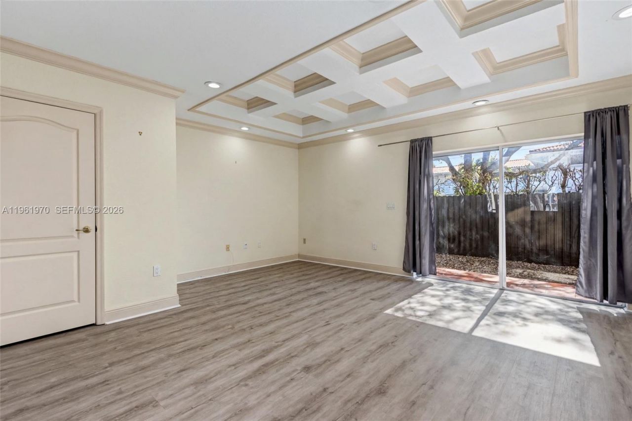 11647 NE 18th Dr , Unit 11647, North Miami, FL 33181 Photo