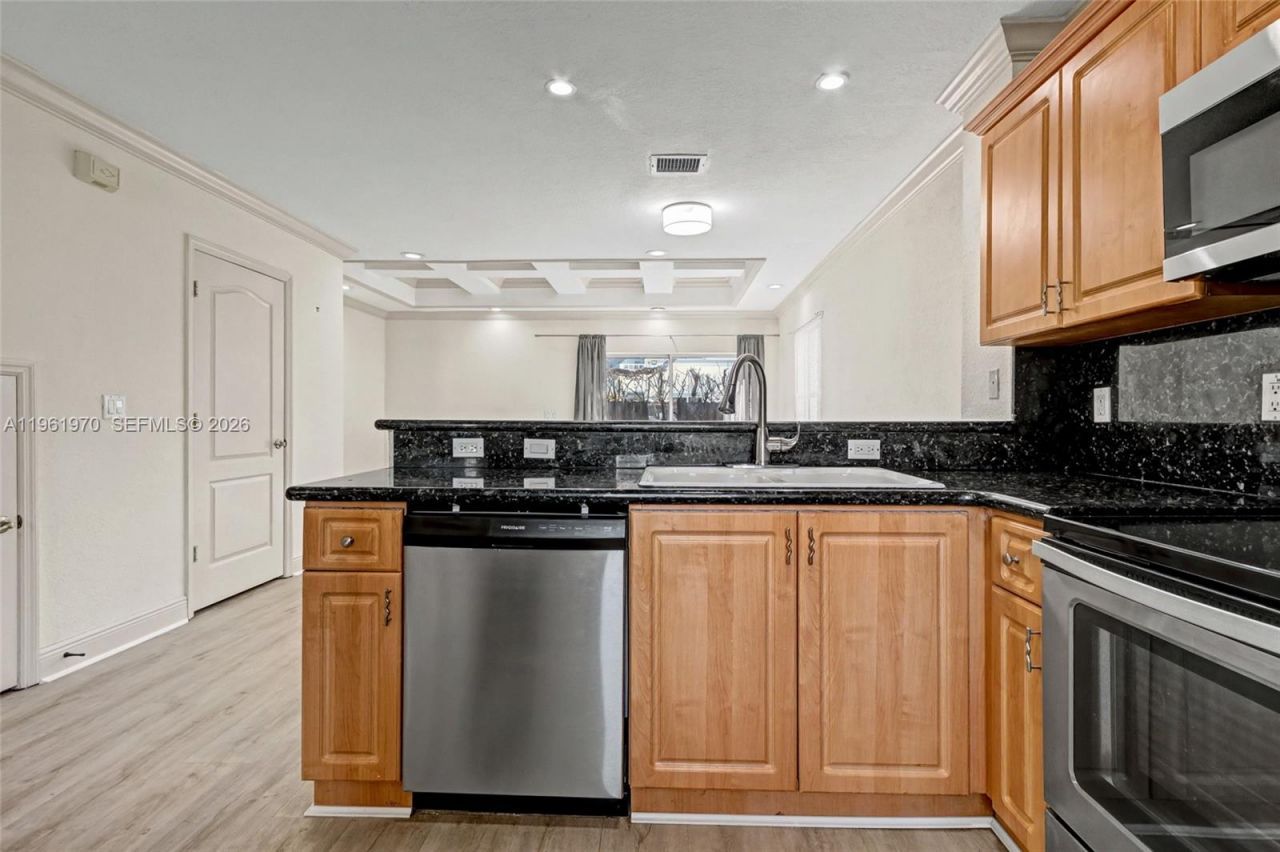 11647 NE 18th Dr , Unit 11647, North Miami, FL 33181 Photo