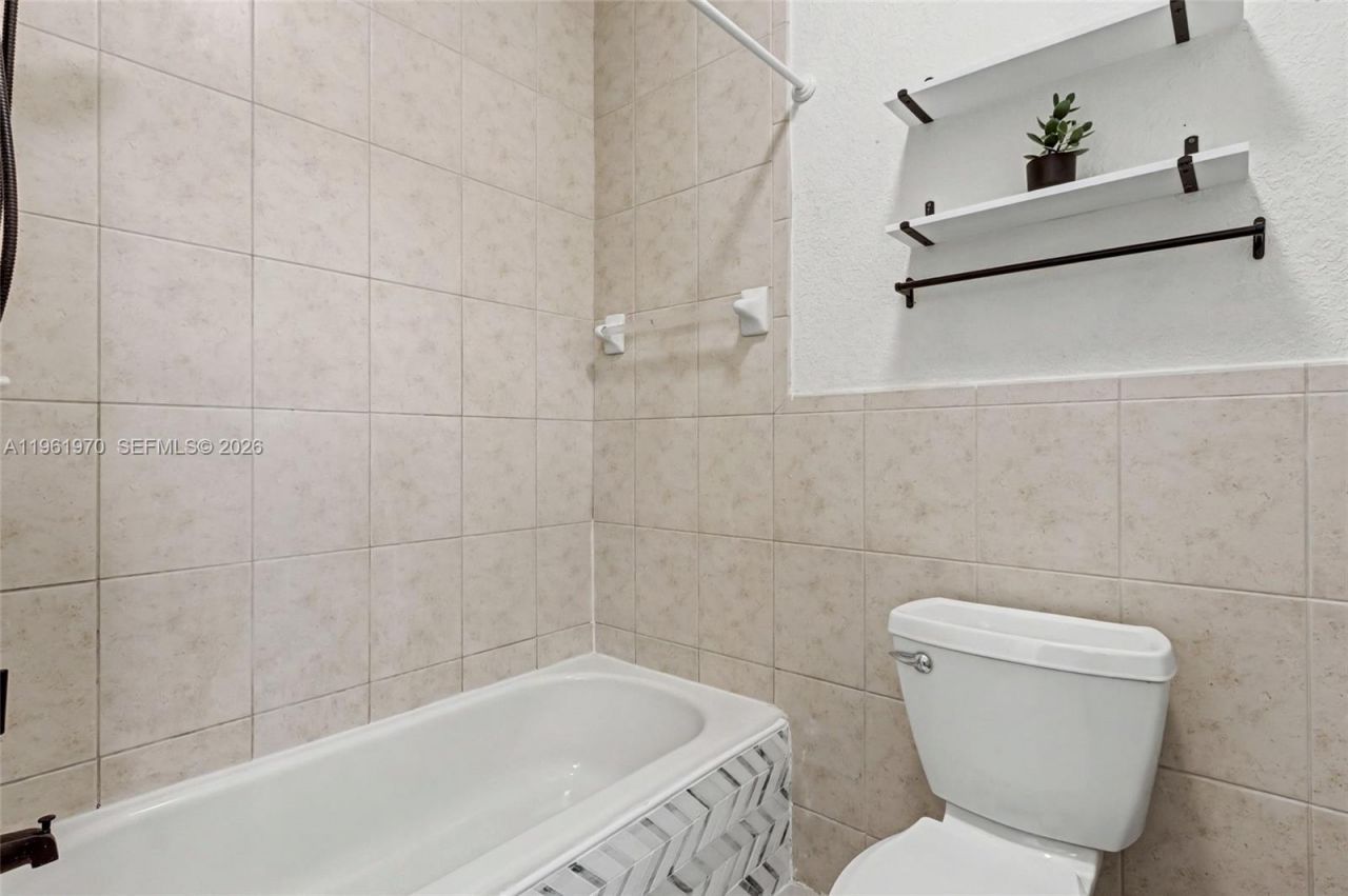 11647 NE 18th Dr , Unit 11647, North Miami, FL 33181 Photo