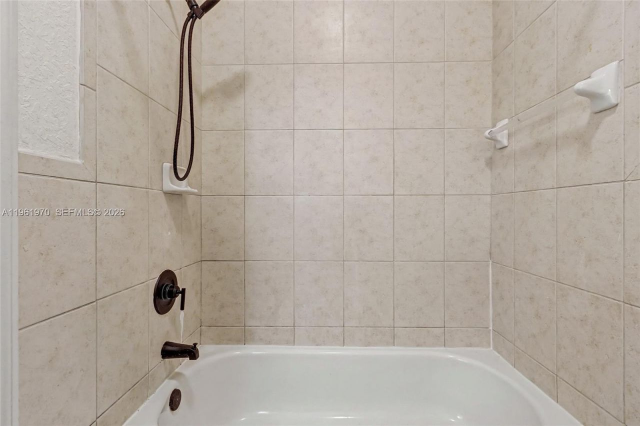 11647 NE 18th Dr , Unit 11647, North Miami, FL 33181 Photo