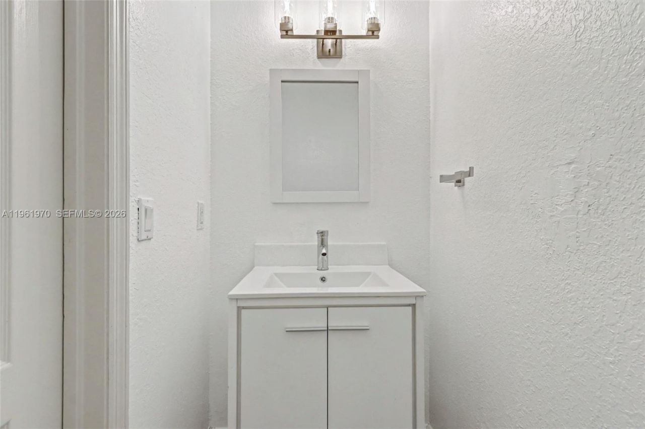 11647 NE 18th Dr , Unit 11647, North Miami, FL 33181 Photo