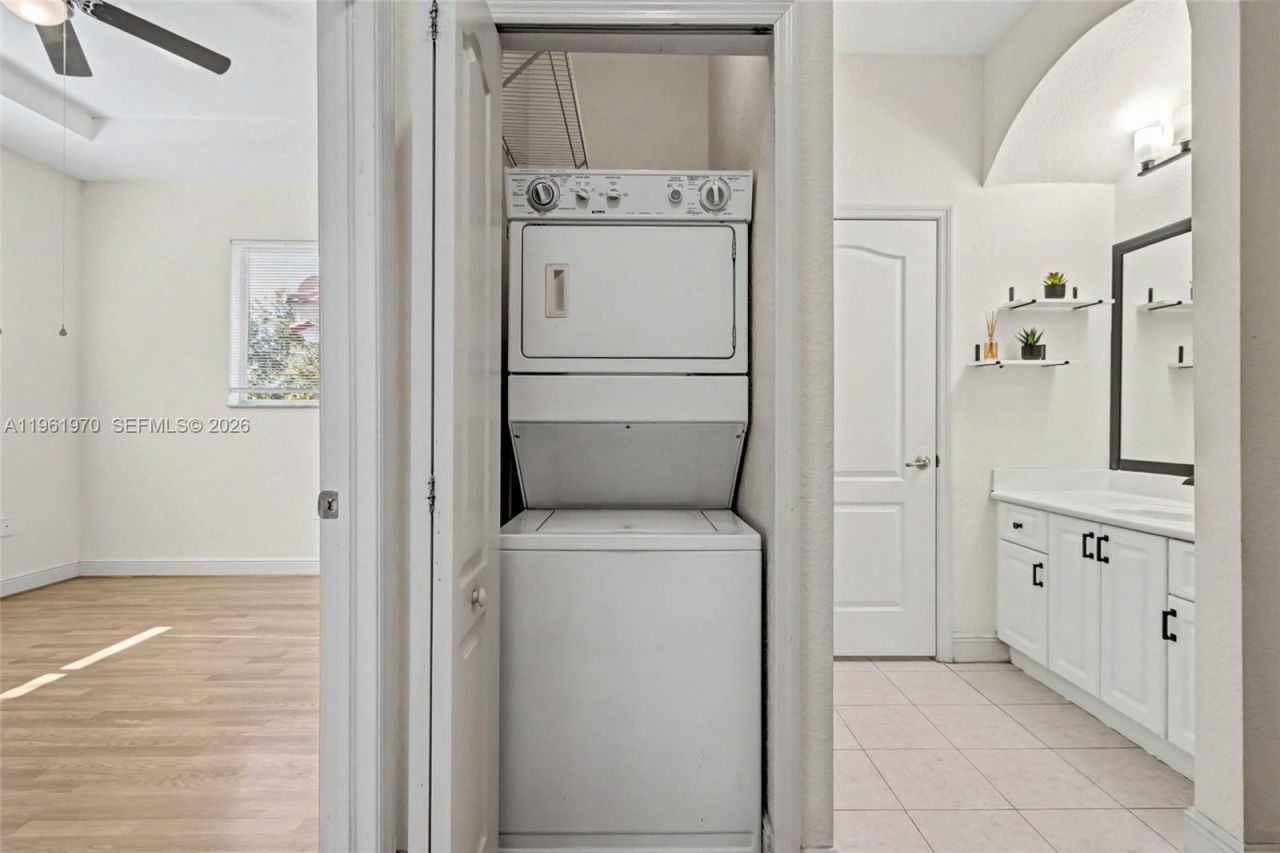 11647 NE 18th Dr , Unit 11647, North Miami, FL 33181 Photo