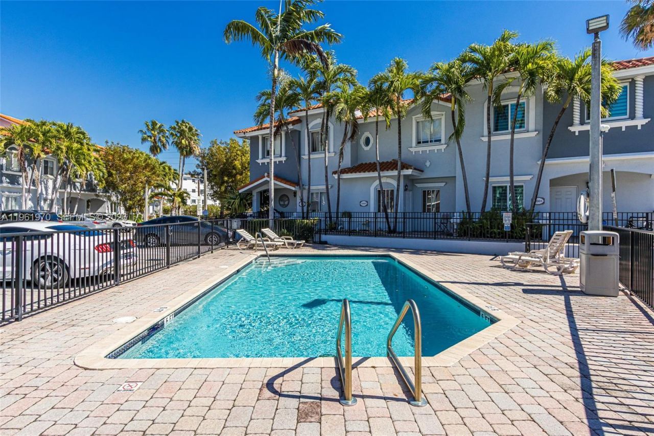 11647 NE 18th Dr , Unit 11647, North Miami, FL 33181 Photo