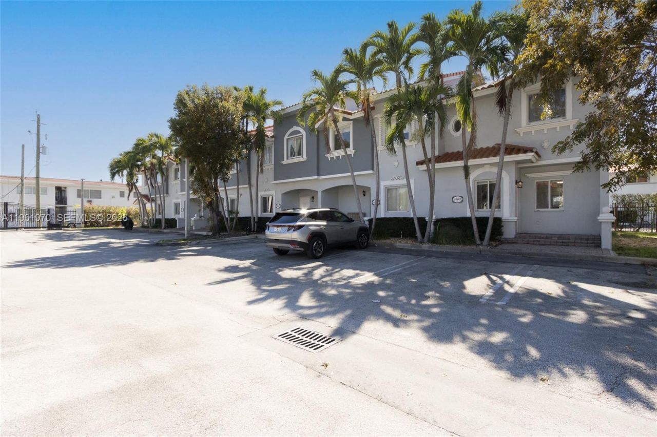 11647 NE 18th Dr , Unit 11647, North Miami, FL 33181 Photo