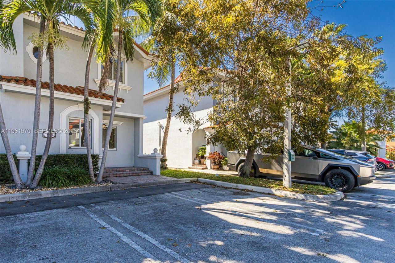 11647 NE 18th Dr , Unit 11647, North Miami, FL 33181 Photo