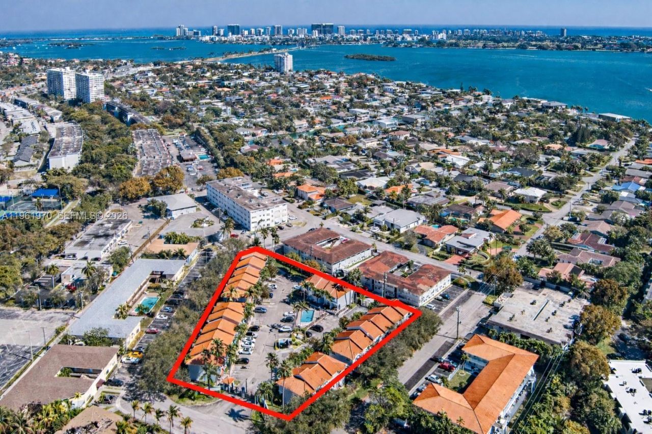 11647 NE 18th Dr , Unit 11647, North Miami, FL 33181 Photo