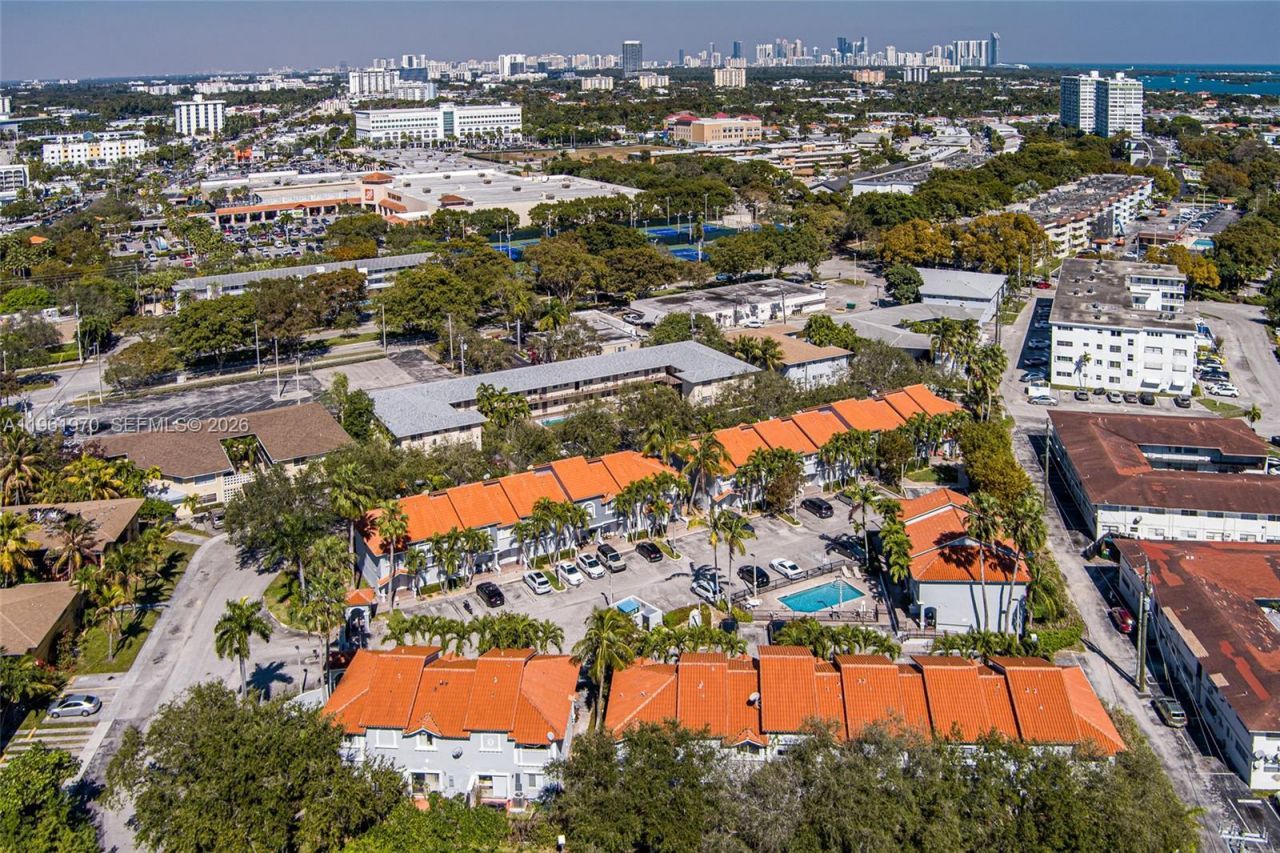 11647 NE 18th Dr , Unit 11647, North Miami, FL 33181 Photo