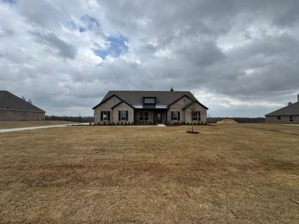 809 Valley Ridge Road, Van Alstyne, TX 75495