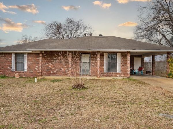 202 Gay St, Batesville, MS 38606