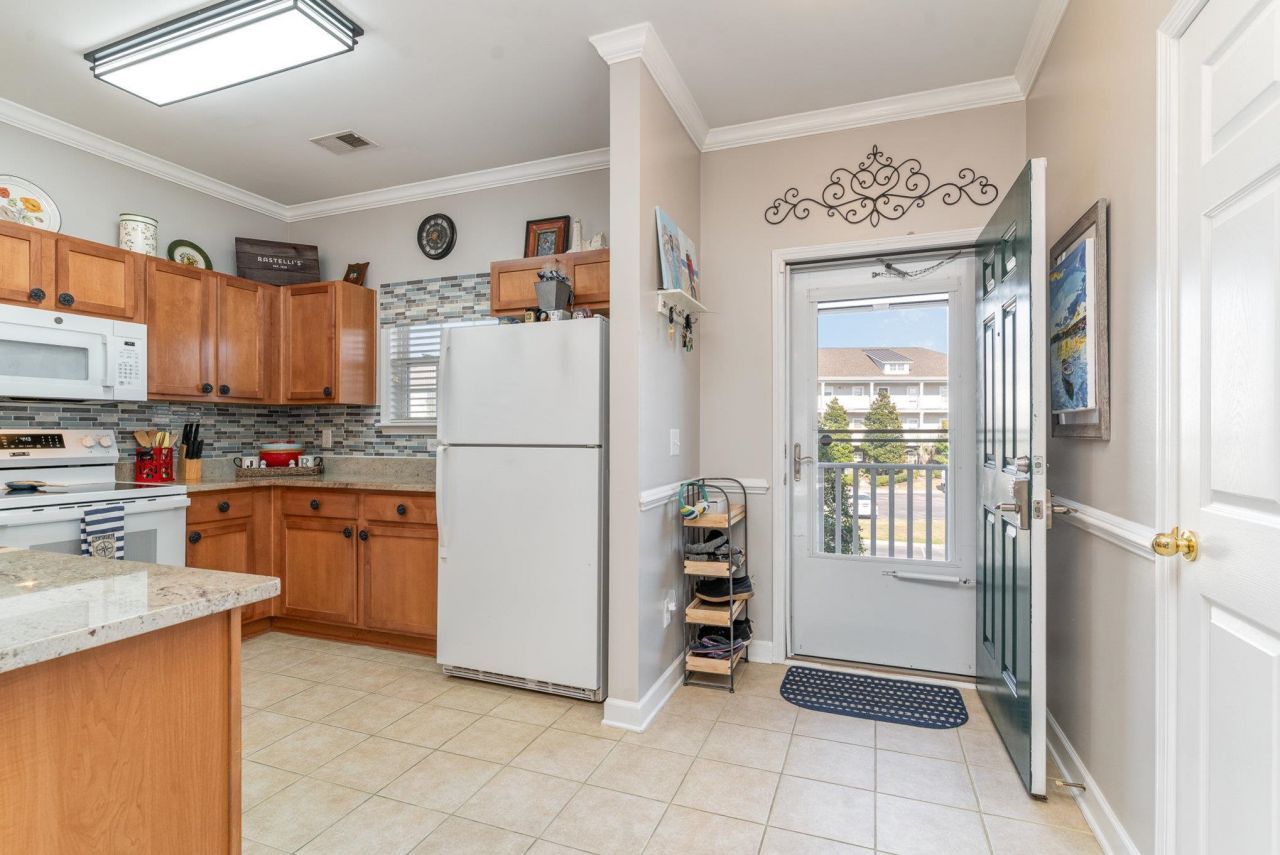 224 Castle Dr. Photo 8