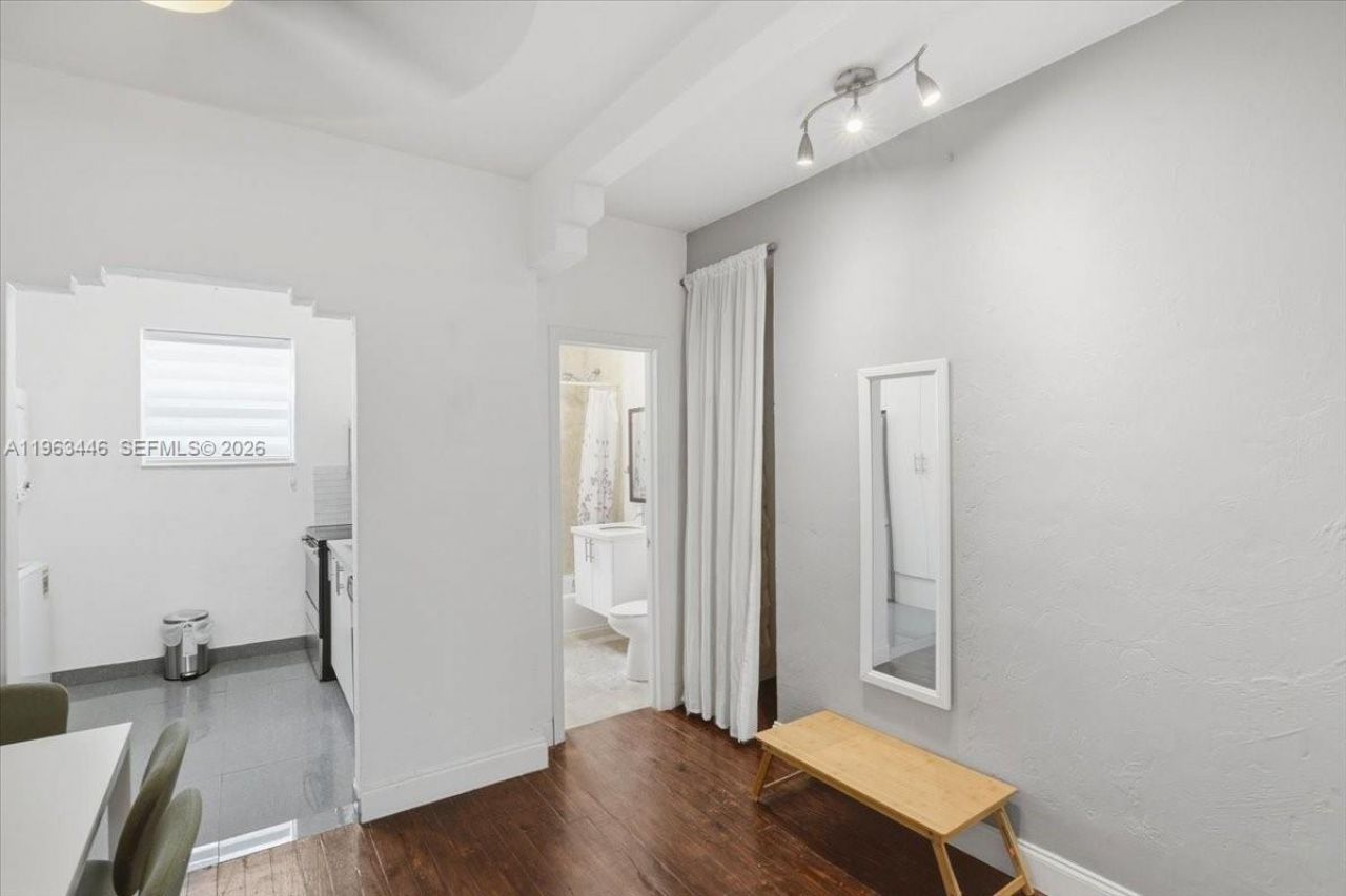 736 12th St, Unit 7, Miami Beach, FL 33139 Photo