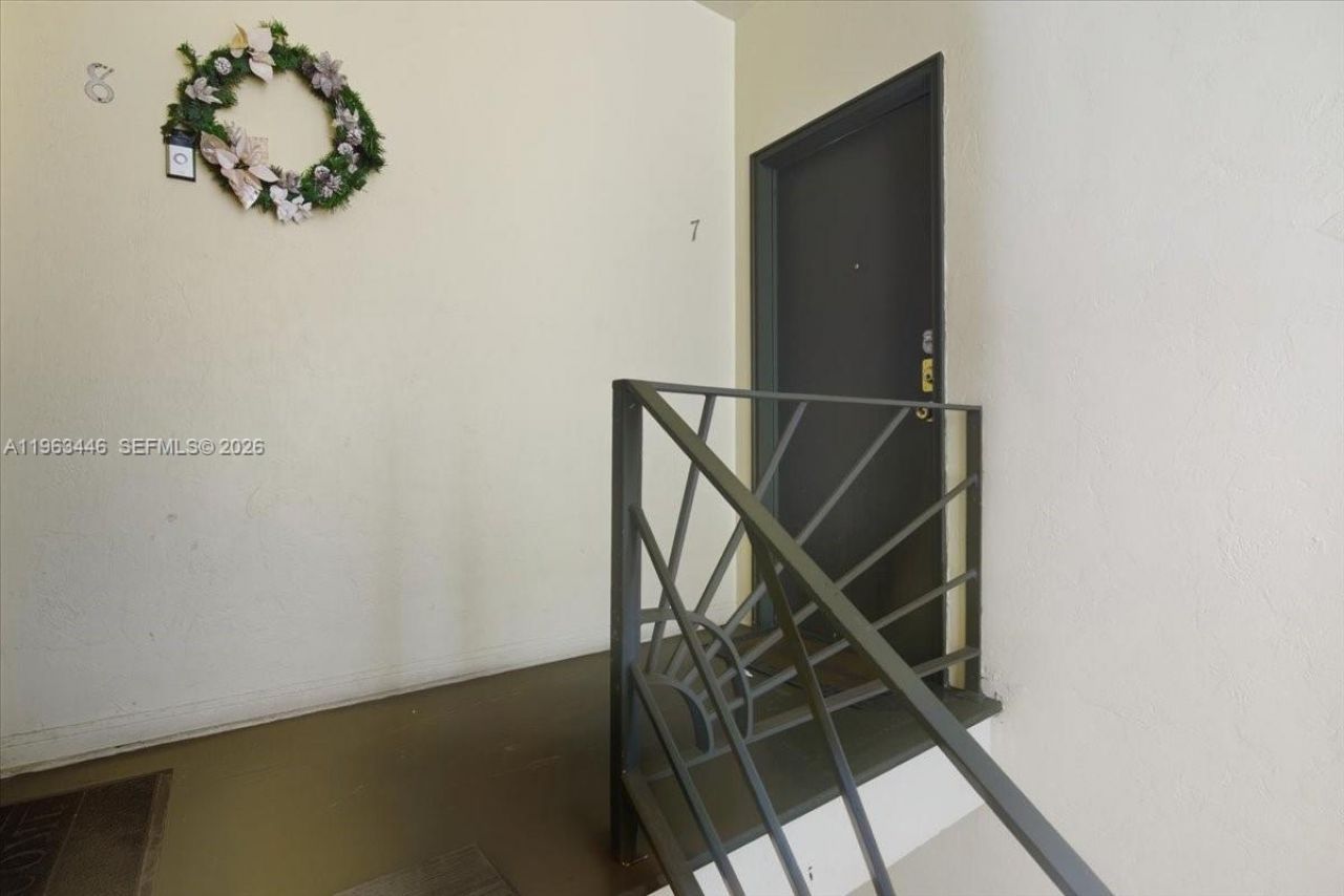 736 12th St, Unit 7, Miami Beach, FL 33139 Photo